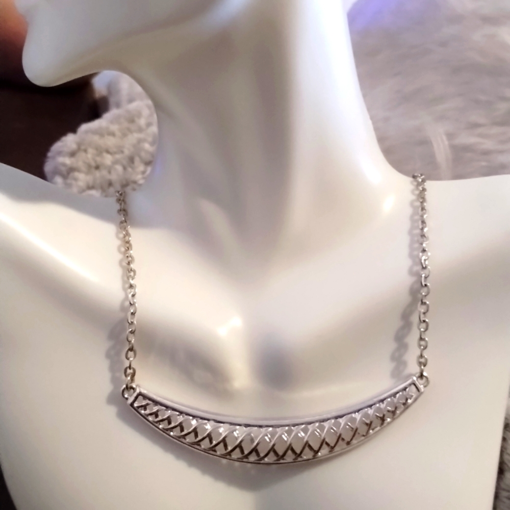 Vintage Trifari Criss Cross Cradle Necklace